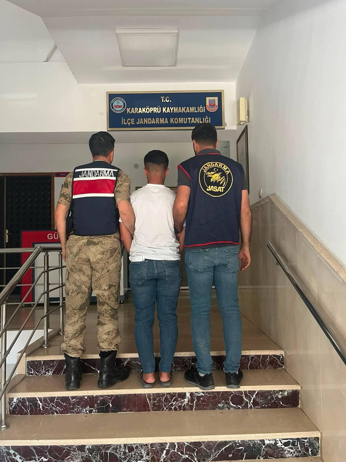 ŞANLIURFA'DA KAÇAK AVCISI JASAT'TAN BİR DARBE DAHA: 14 YIL CEZASI BULUNAN FİRARİ YAKALANDI!
