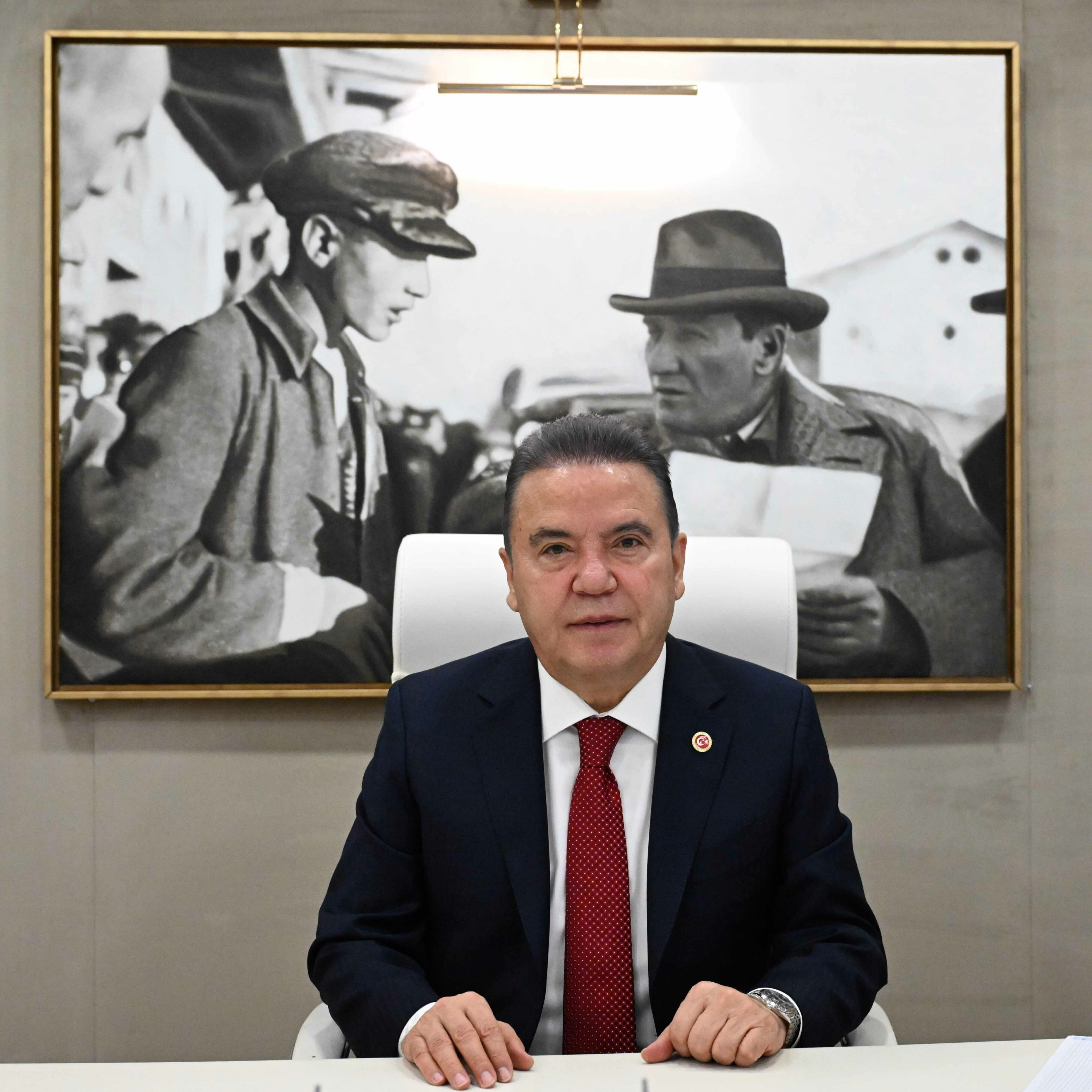 Siyaset Gündemine Bomba Gibi Düşen İfade: Muhittin Böcek’ten "Genel Merkez" ve "Özgür Özel" İddiaları!