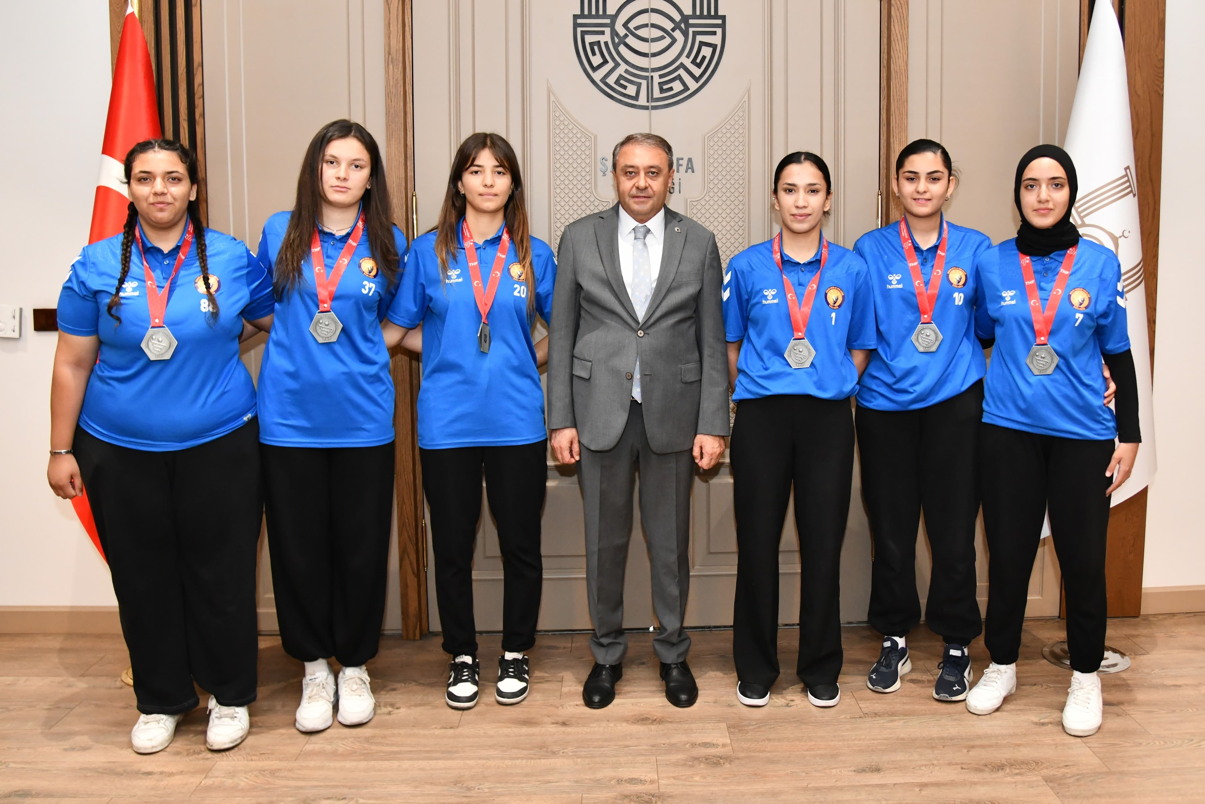 Şanlıurfa’nın Sultanları Birinci Lig’de! Vali’den Güneşin Çocukları’na Anlamlı Kabul