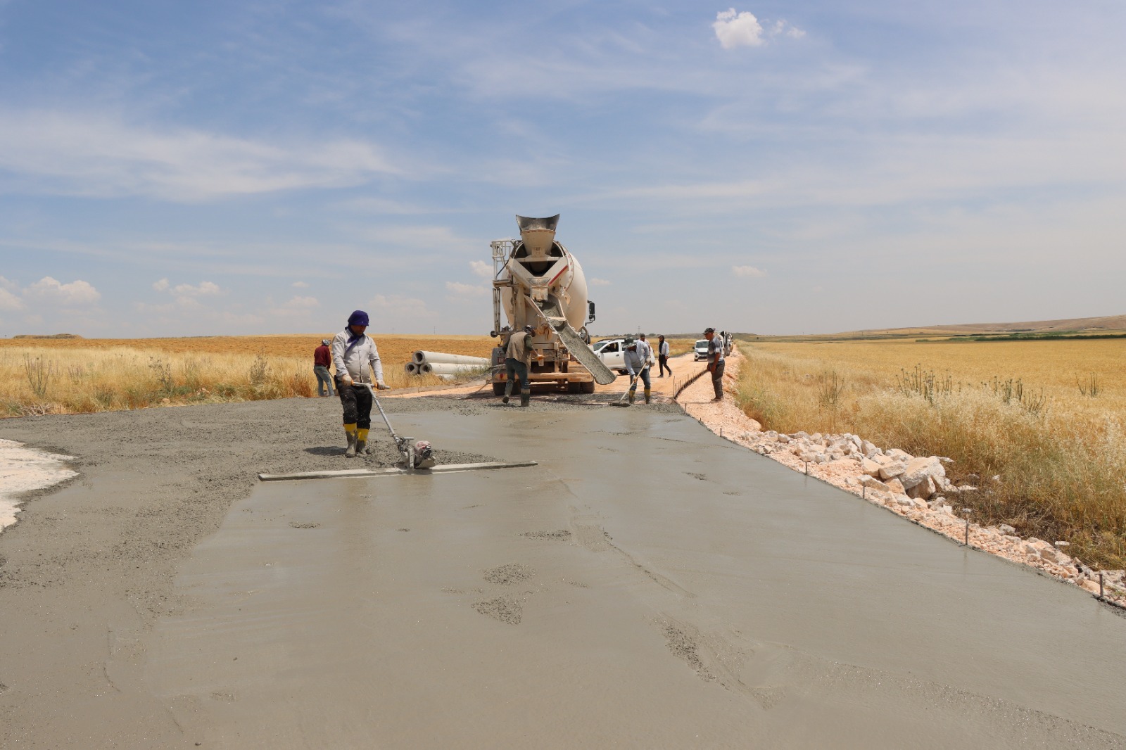 BÜYÜKŞEHİR, 3 İLÇEYİ BETON YOLLA BİRBİRİNE BAĞLIYOR
