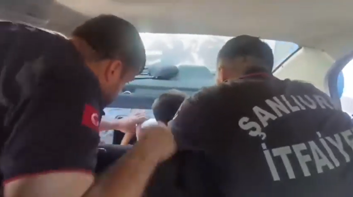 Karaköprü’de Film Gibi Olay: Kaybolan 5 Yaşındaki Çocuk, Babasının Yeni Aldığı Arabanın Bagajından Çıktı!