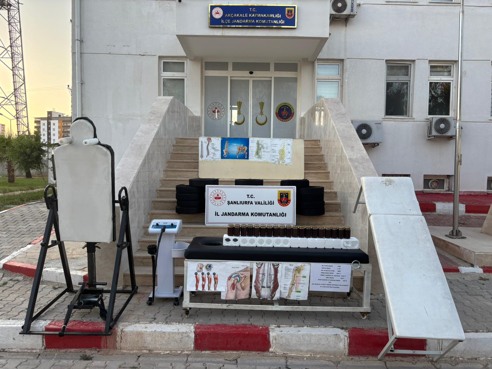 Şanlıurfa’da Kaçak "Bel Fıtığı ve Kırık-Çıkık" Tedavi Merkezine Jandarma Baskını!
