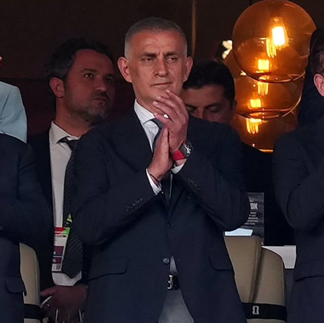 DÜNYA KUPASI’NA ERKEN VEDA SONRASI TFF BAŞKANI HACIOSMANOĞLU’NDAN MONTELLA VE FUTBOLCULARA AÇIK DESTEK: "YOLDA YÜRÜDÜKLERİMİZİ DEĞİŞMEYİZ"