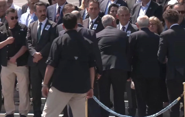 Kılıçdaroğlu ve Özel Aylar Sonra Yan Yana: Meclis Çatısı Altında "Soğuk" Tokalaşma