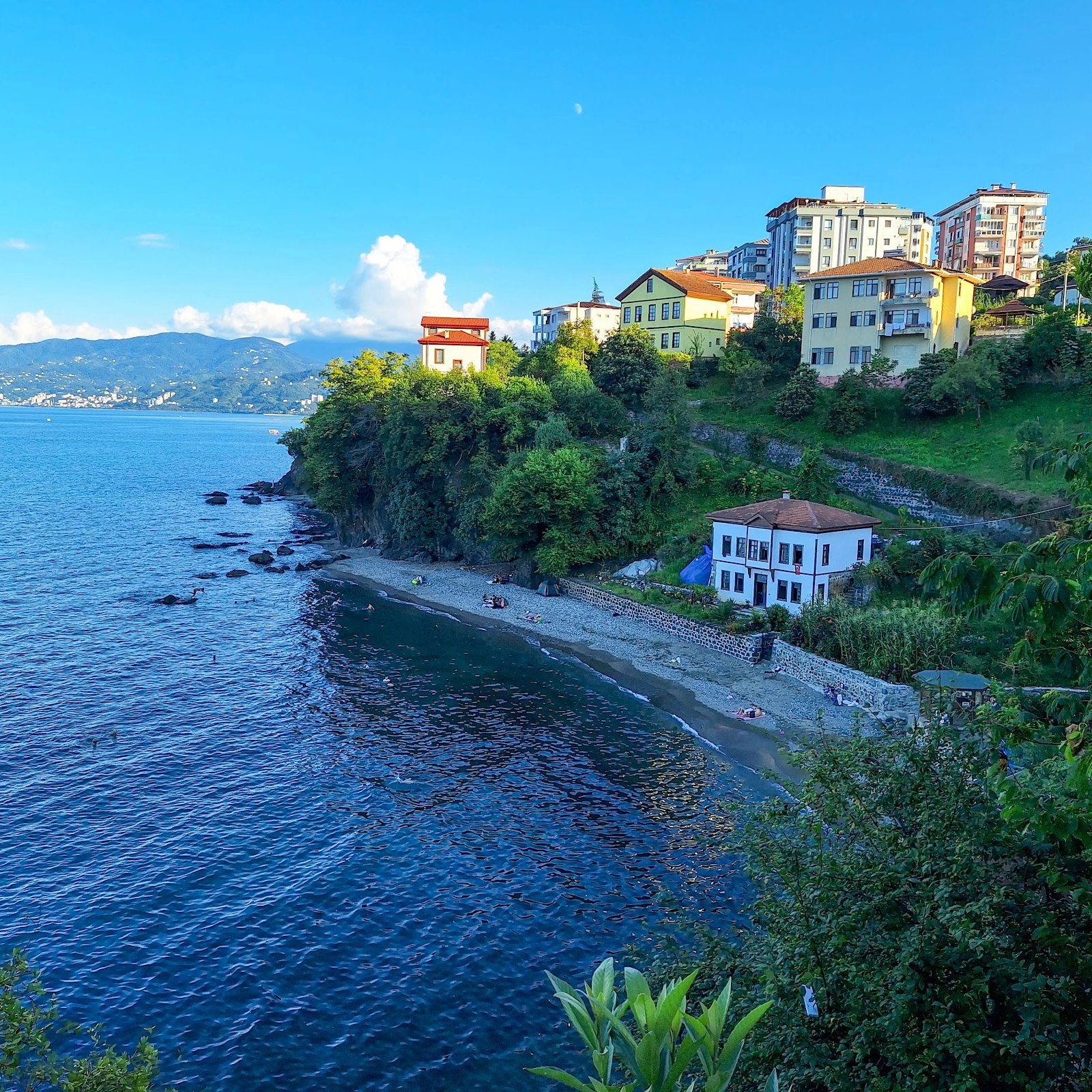 Karadeniz'de 4 ilde denize girmek yarın yasaklandı