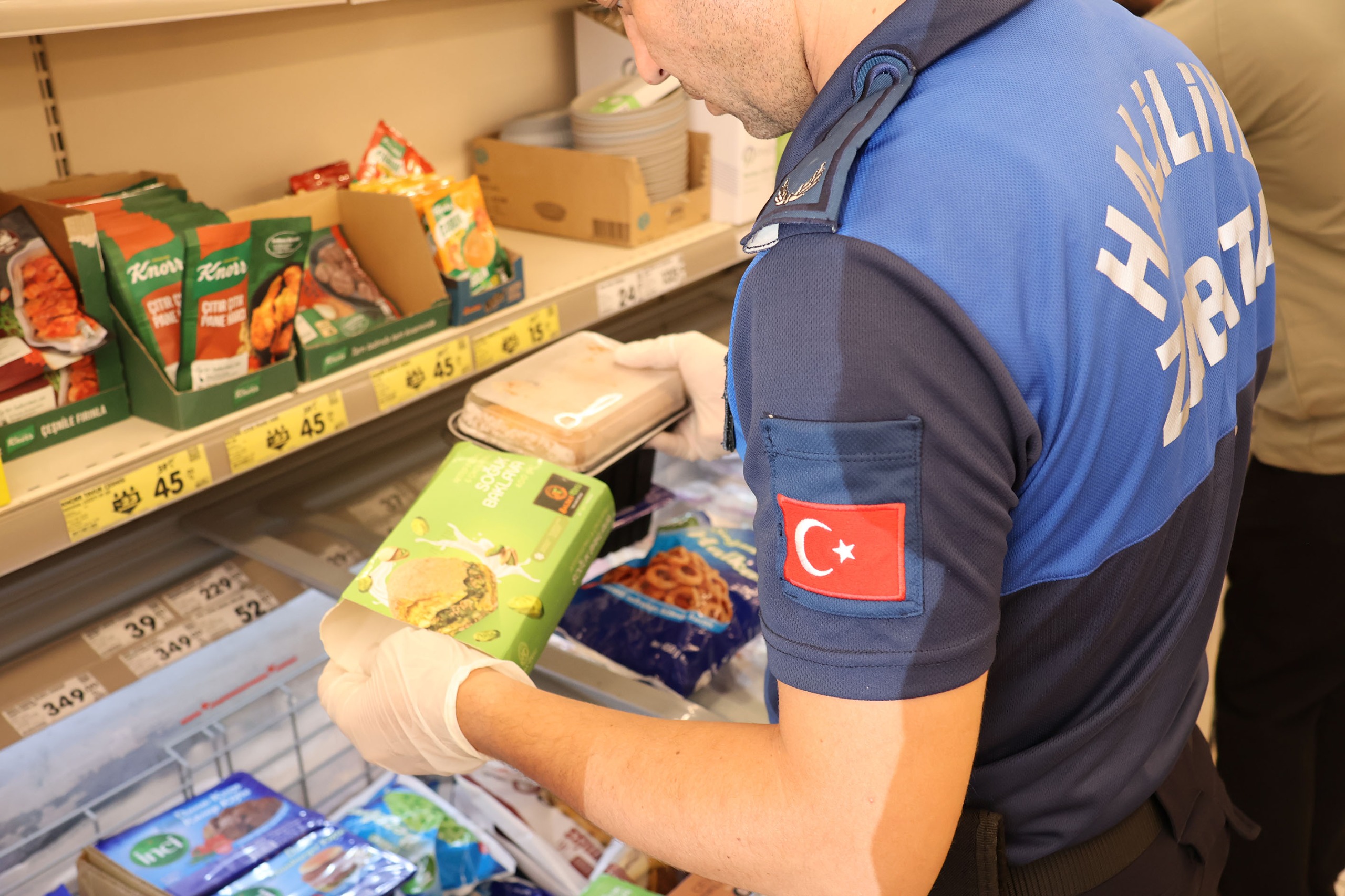 HALİLİYE ZABITASINDAN MARKETLERE SIKI DENETİM