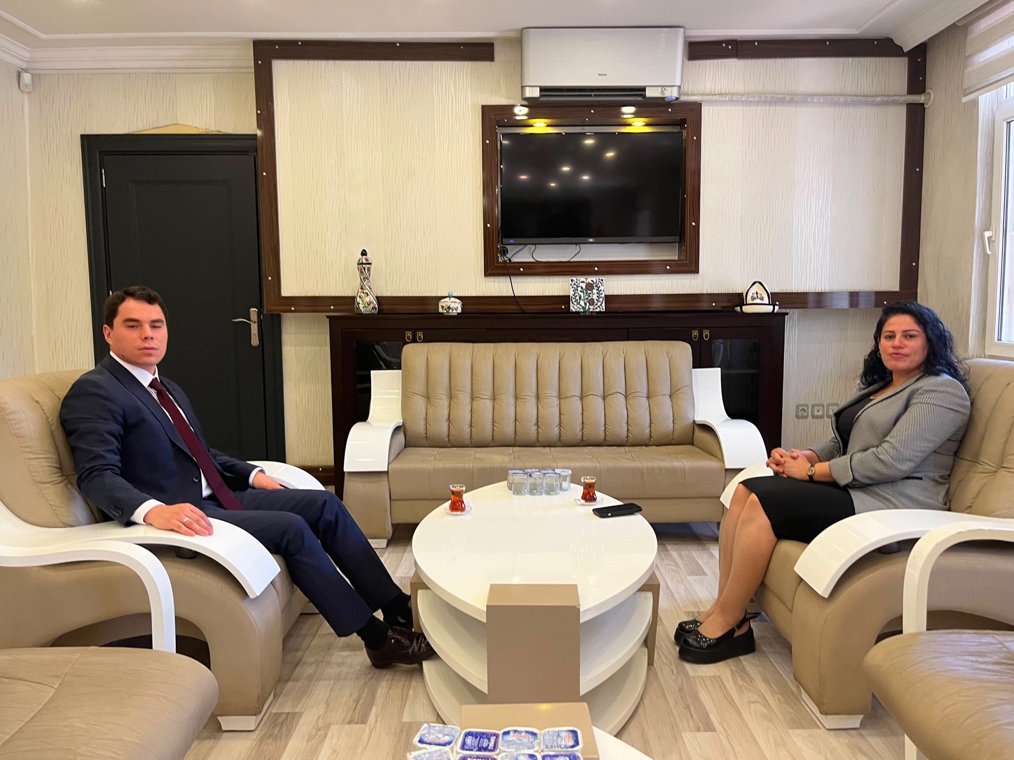 DEM Partili Eş Başkan Ayten Kaya'dan Suruç Kaymakamı Tuna'ya Ziyaret