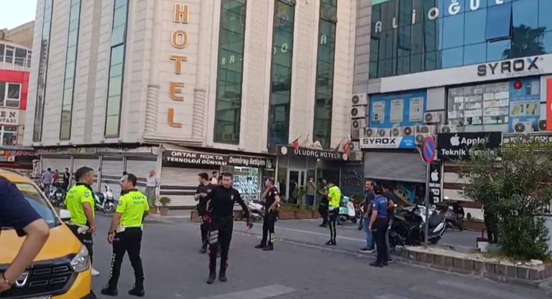 Sarayönü Caddesi'ndeki Otel Önünde Kavga: Polis Müdahale Etti