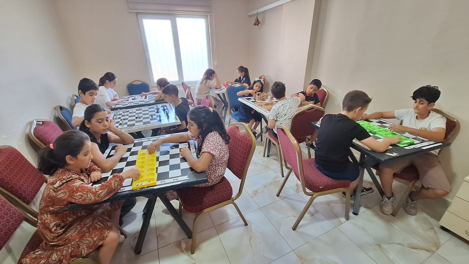 BÜYÜKŞEHİR, BİNLERCE GENCİ GENÇLİK MERKEZLERİNDE BULUŞTURUYOR