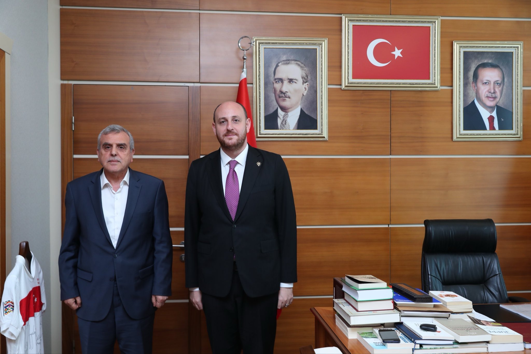 Zeynel Abidin Beyazgül Ankara’da Temaslarını Sürdürüyor: AK Parti Genel Merkezine Ziyaret
