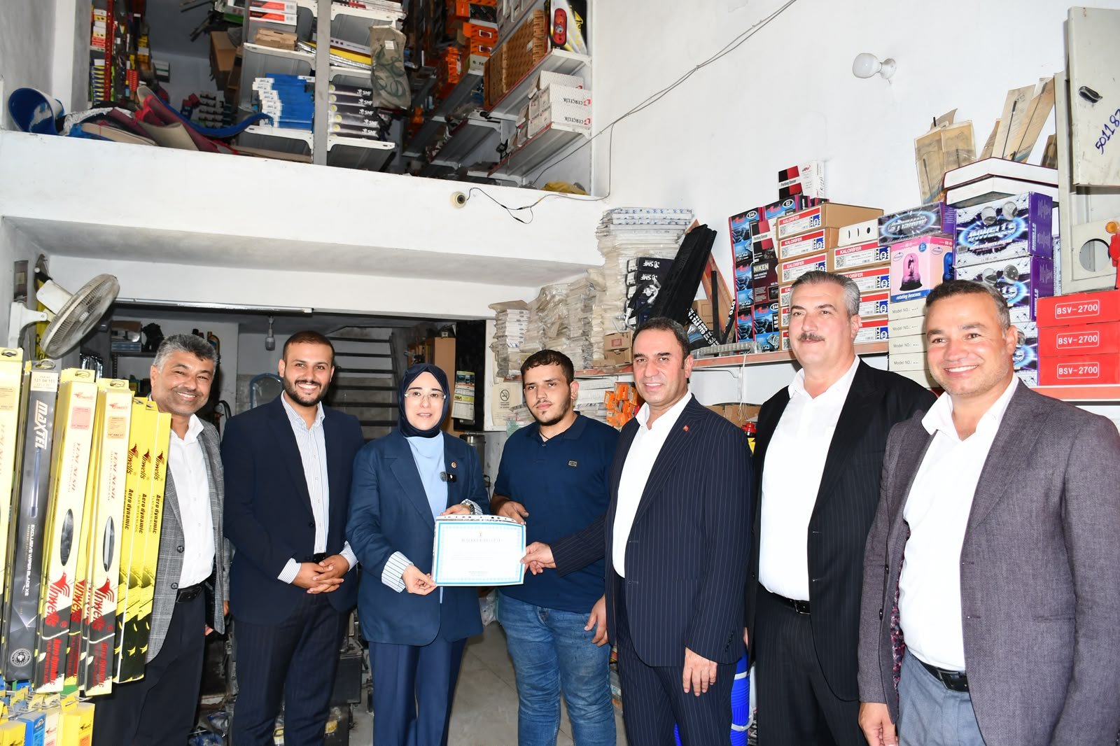 Sosyal Medyada Gündem Olan Kare: Herkes Gülüyor, Vatandaşın Yüzü Gülmüyor